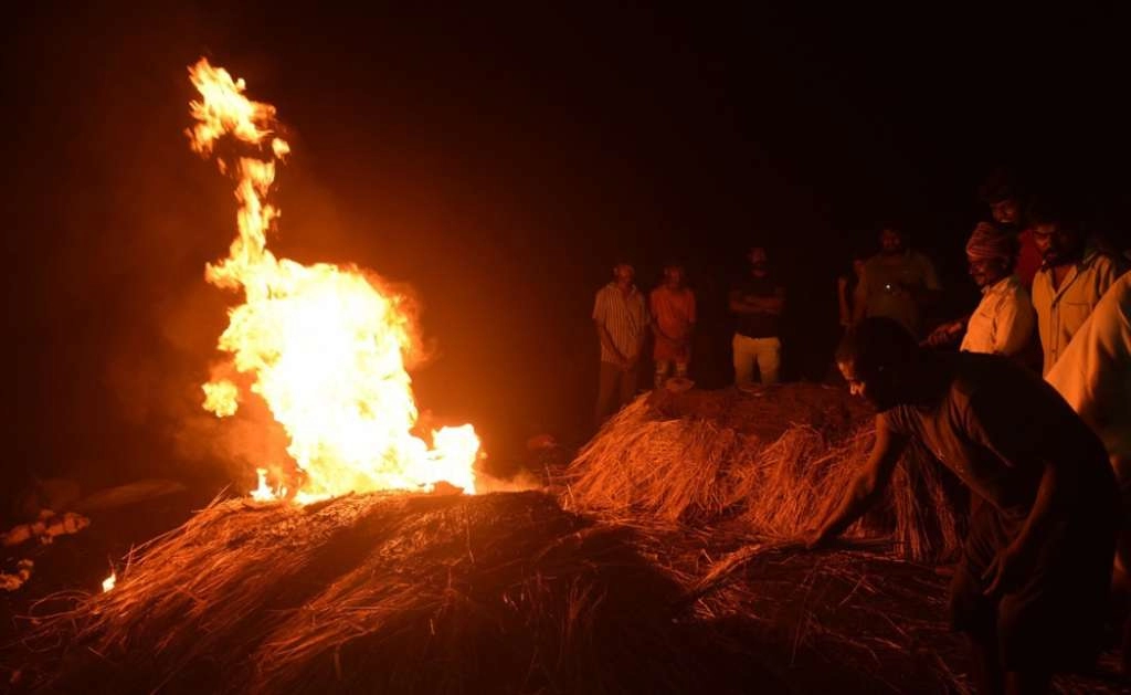 Broj preminulih od trovanja zabranjenim alkoholom u Indiji porastao na 47